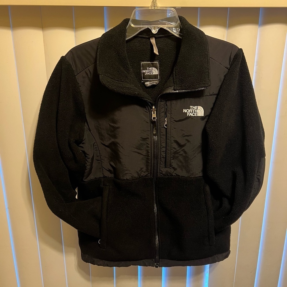 The North Face Women's Full-Zip Fleece Jacket, Size Medium-Black color.